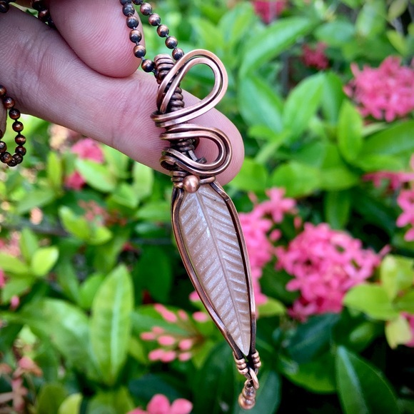 Moonstone copper wire wrapped pendant necklace - Picture 3 of 6